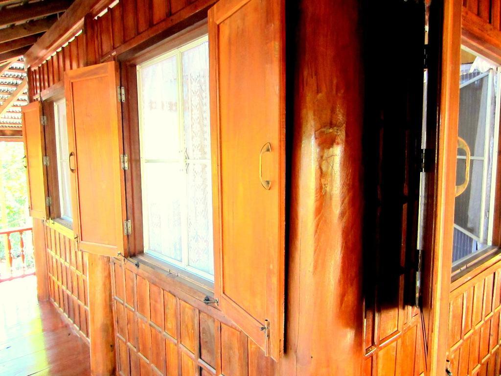 Golden Teak Homestay Mae Rim Bagian luar foto