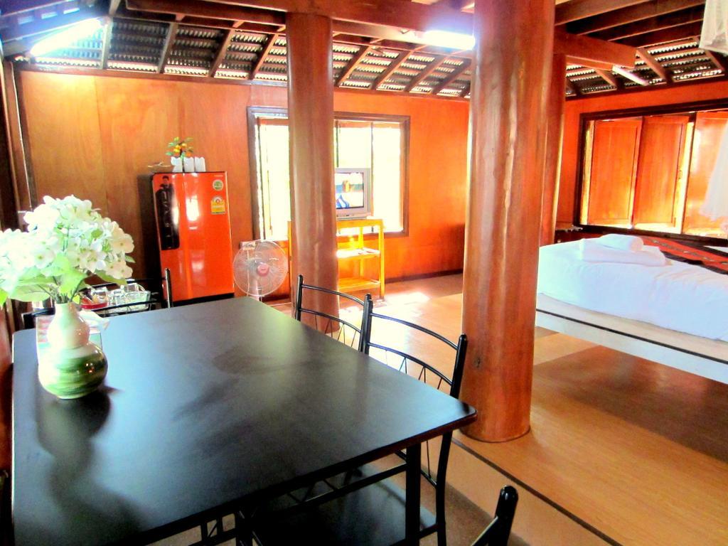 Golden Teak Homestay Mae Rim Bagian luar foto