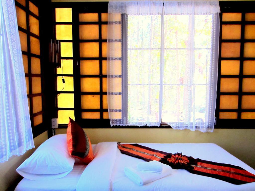 Golden Teak Homestay Mae Rim Bagian luar foto