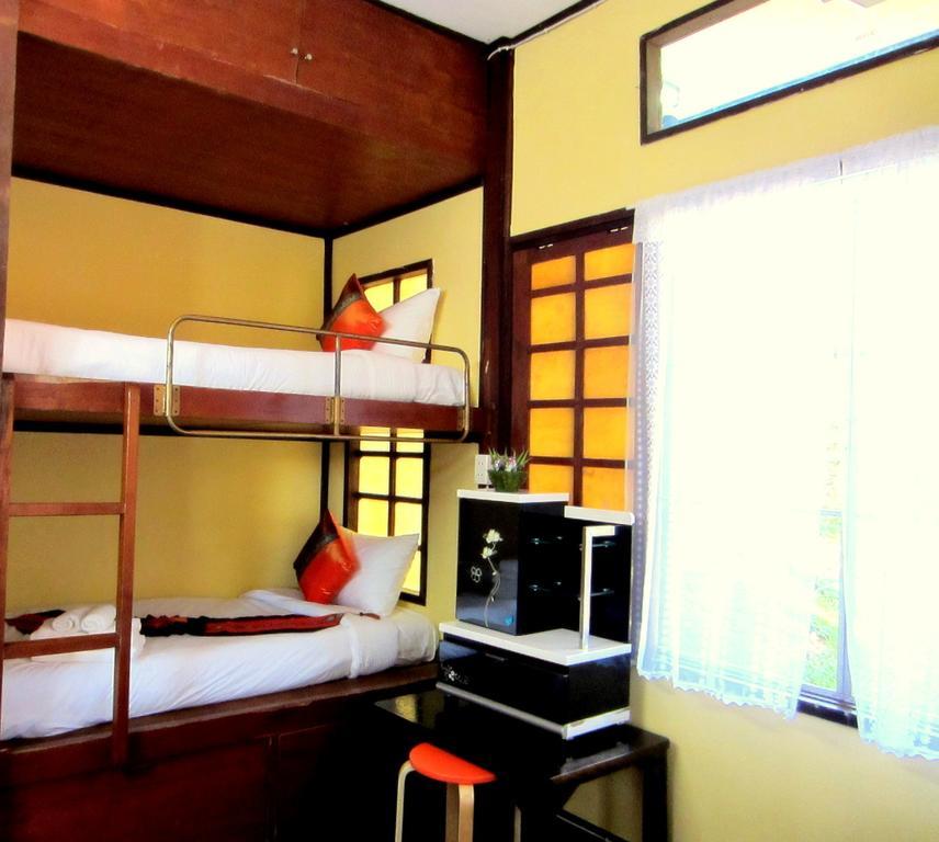 Golden Teak Homestay Mae Rim Bagian luar foto