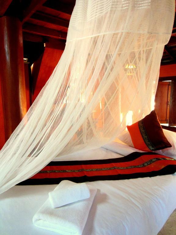 Golden Teak Homestay Mae Rim Bagian luar foto