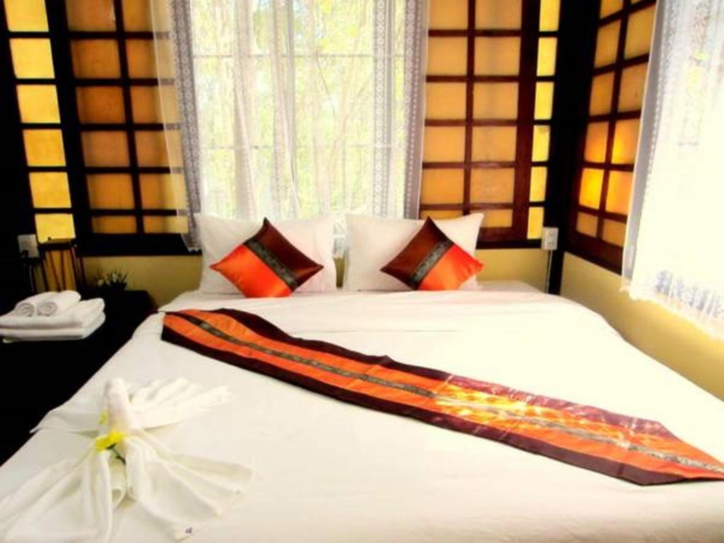 Golden Teak Homestay Mae Rim Bagian luar foto