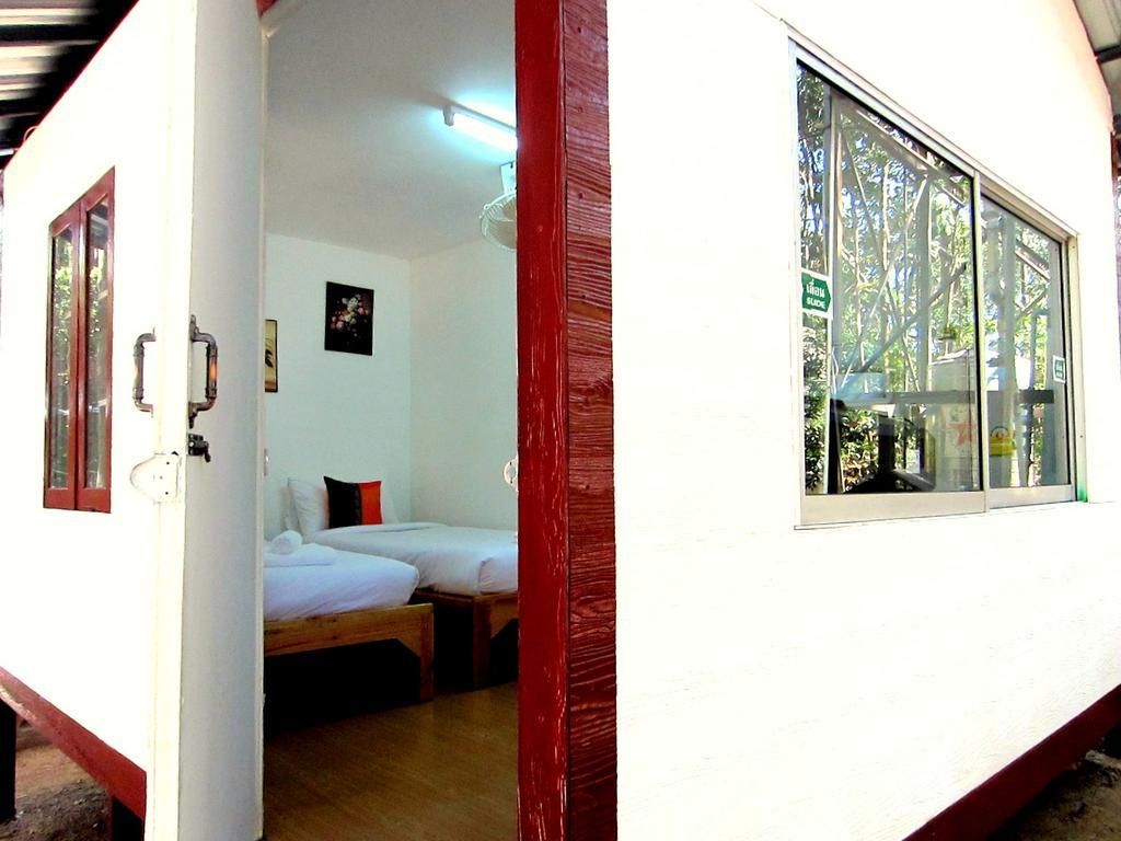 Golden Teak Homestay Mae Rim Bagian luar foto