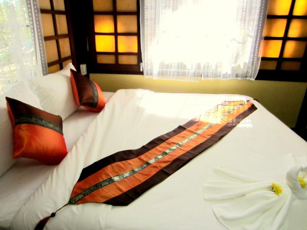 Golden Teak Homestay Mae Rim Bagian luar foto