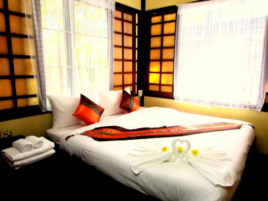 Golden Teak Homestay Mae Rim Bagian luar foto