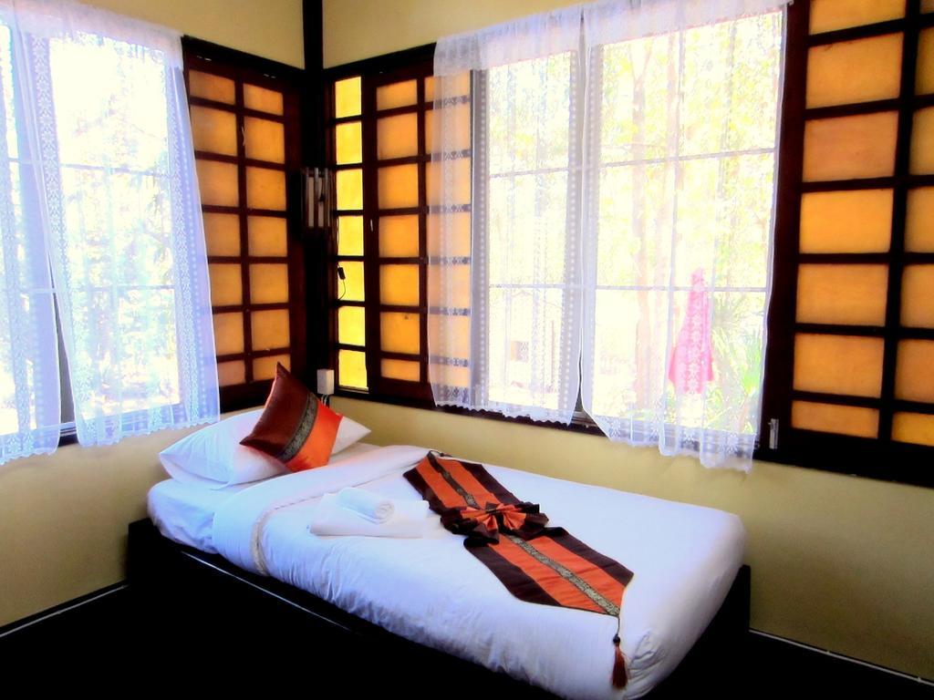 Golden Teak Homestay Mae Rim Bagian luar foto