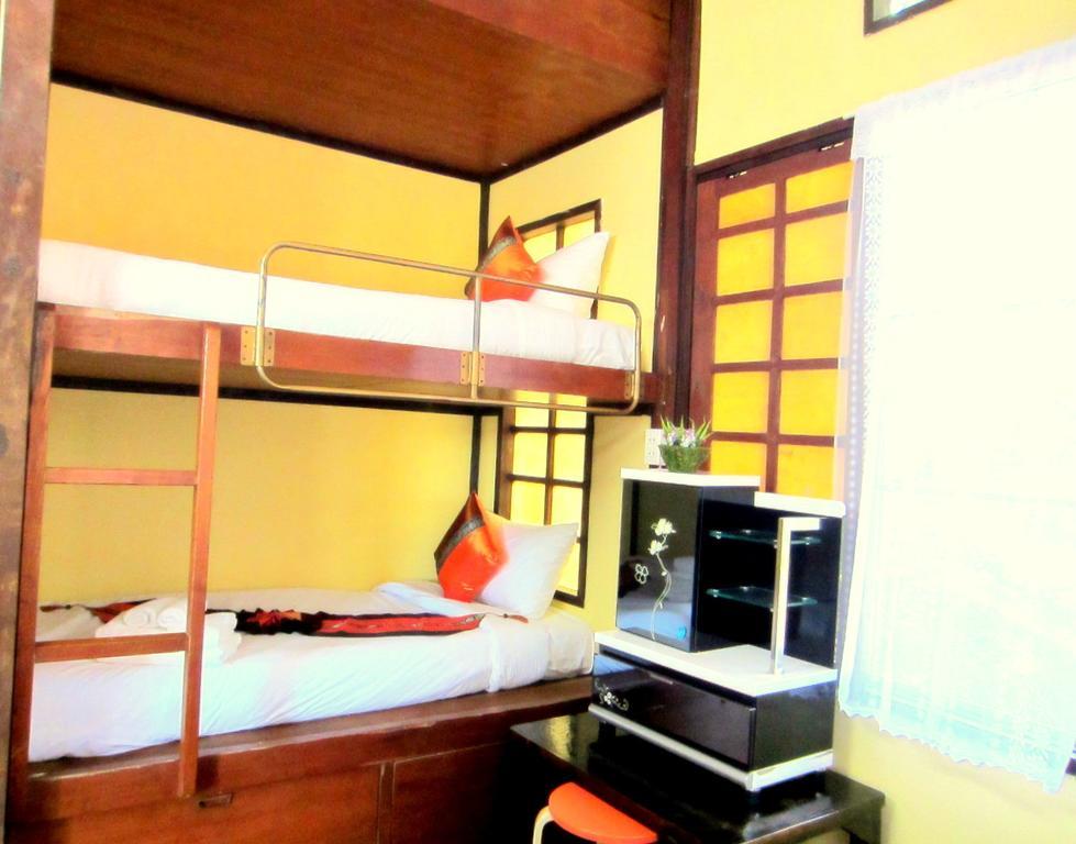 Golden Teak Homestay Mae Rim Bagian luar foto