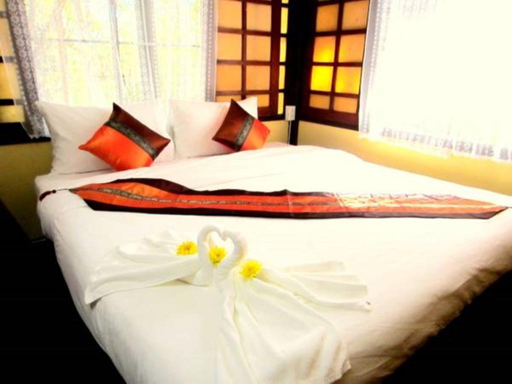 Golden Teak Homestay Mae Rim Bagian luar foto