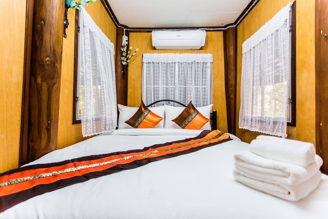 Golden Teak Homestay Mae Rim Bagian luar foto
