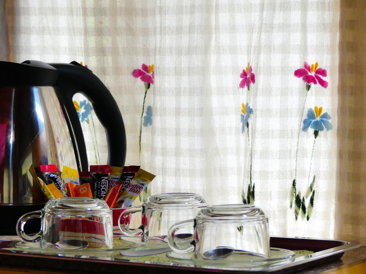 Golden Teak Homestay Mae Rim Bagian luar foto