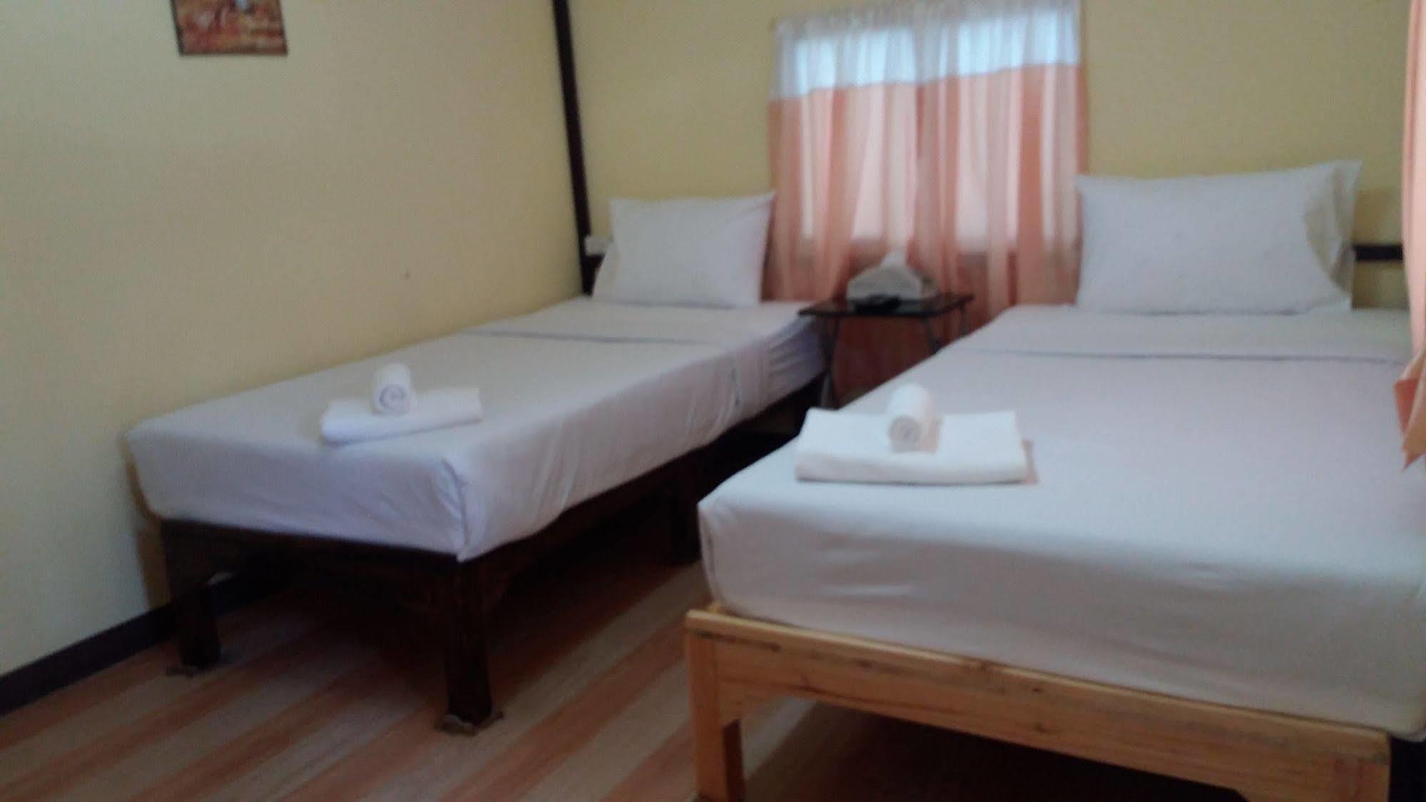 Golden Teak Homestay Mae Rim Bagian luar foto