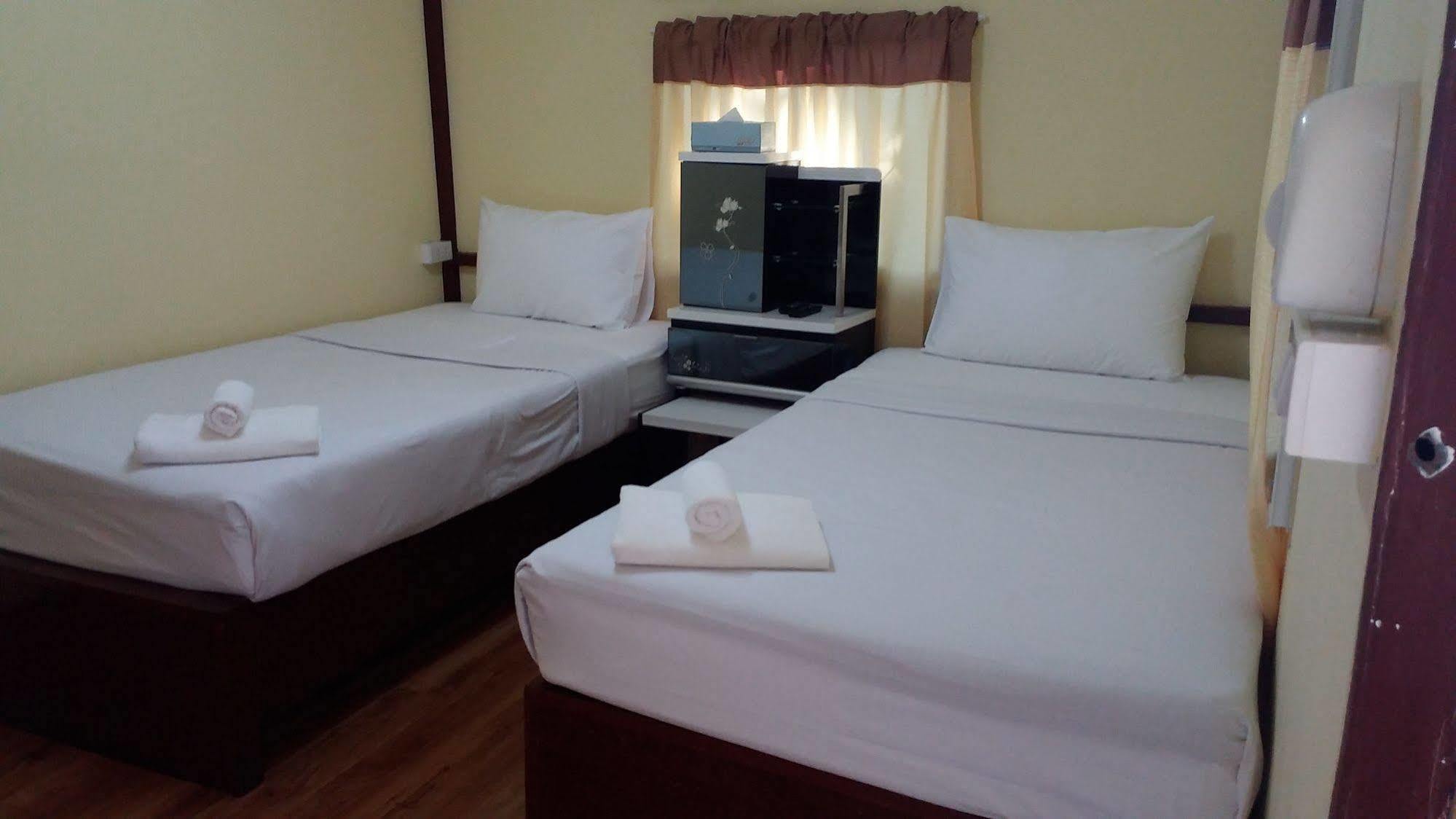 Golden Teak Homestay Mae Rim Bagian luar foto