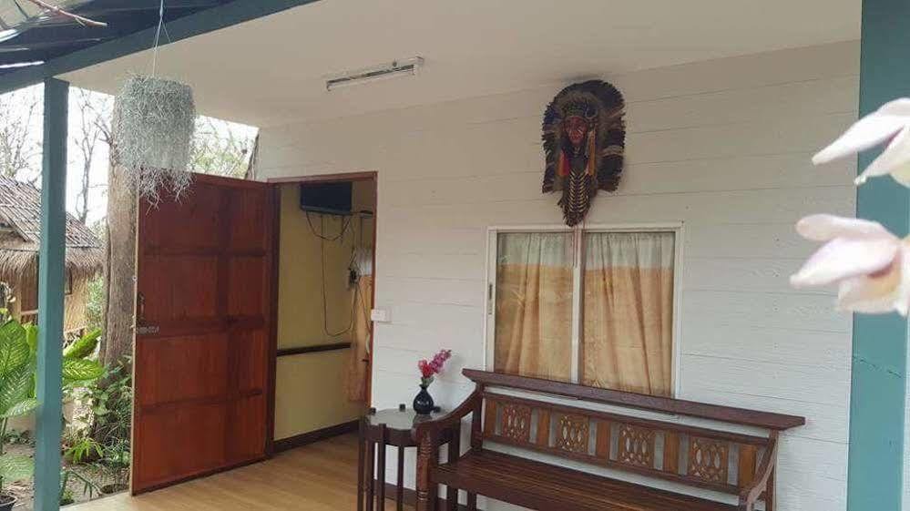 Golden Teak Homestay Mae Rim Bagian luar foto